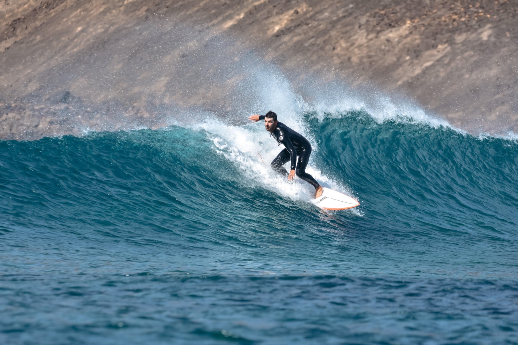 Daniele Moscardini in manovra su un'onda a Fuerteventura
